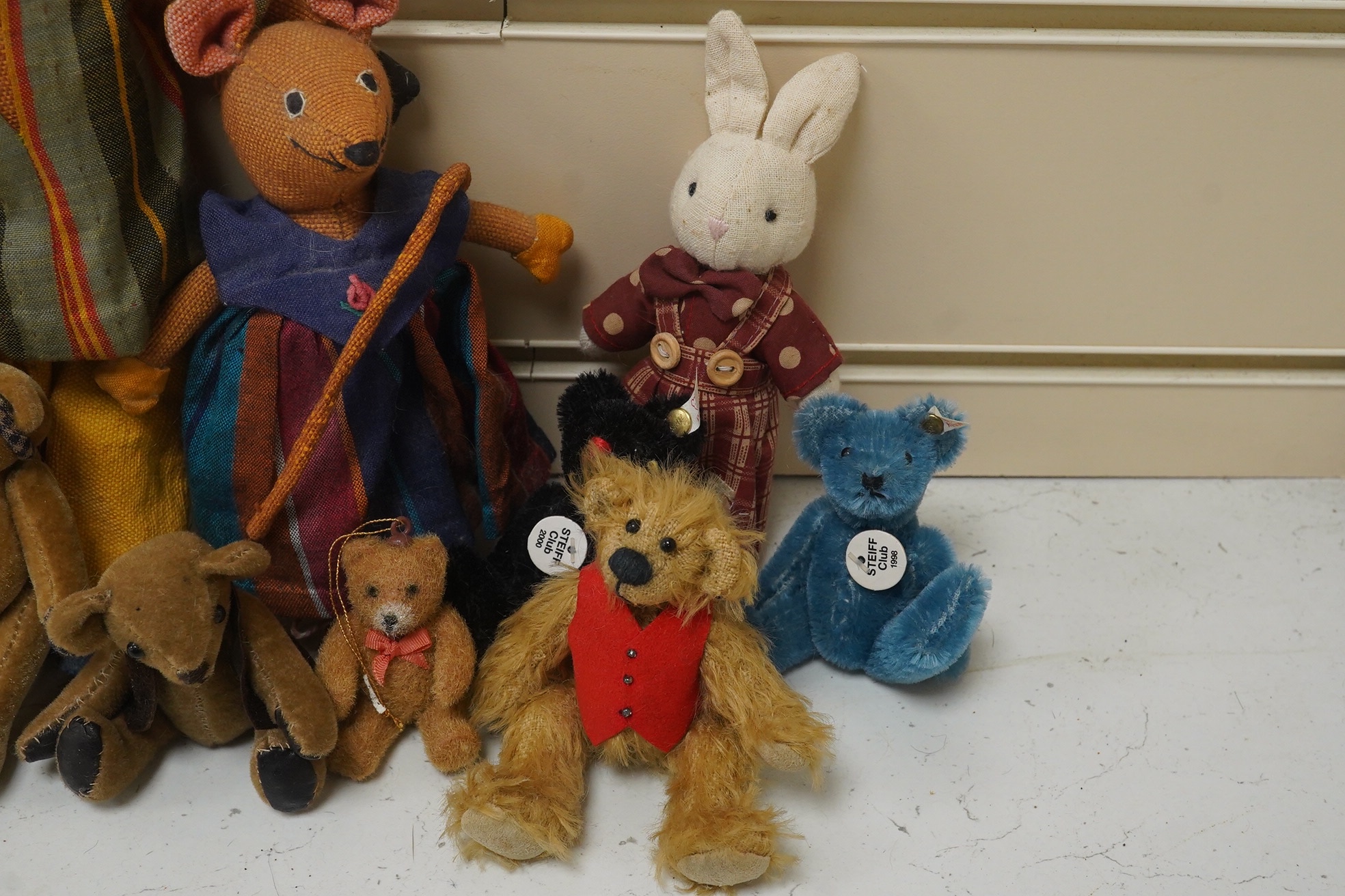 Eleven bears, two artist mice, two miniature red label Steiff, etc. (15). Condition - fair to good.